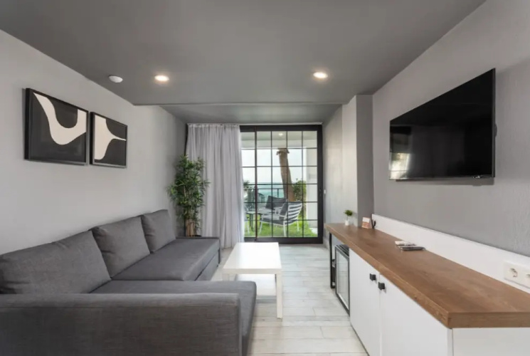 Premium White Double Suite beachfront