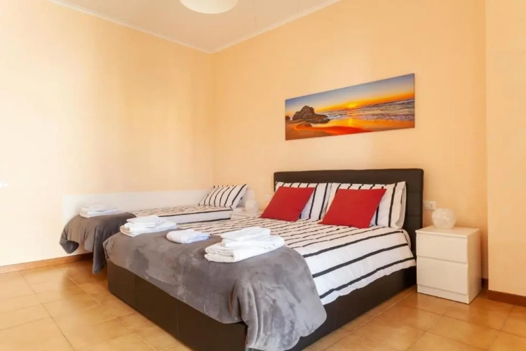 Standard Triple room