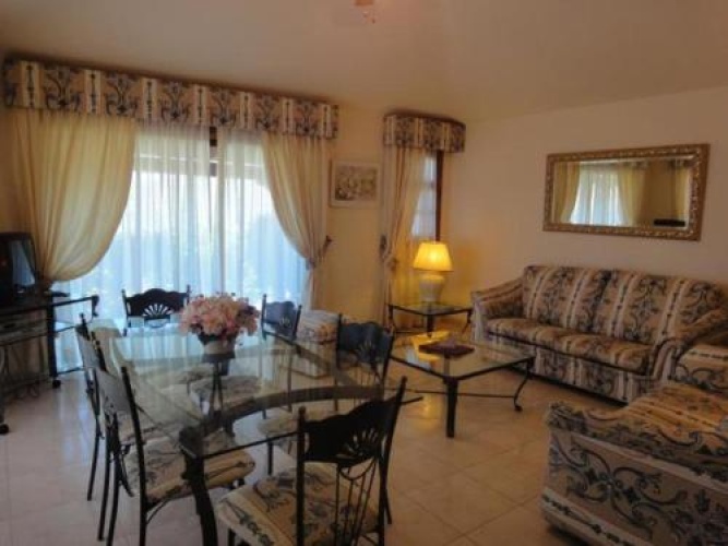 2 Bedrooms Villa