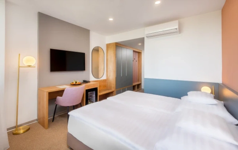 Twin room park side