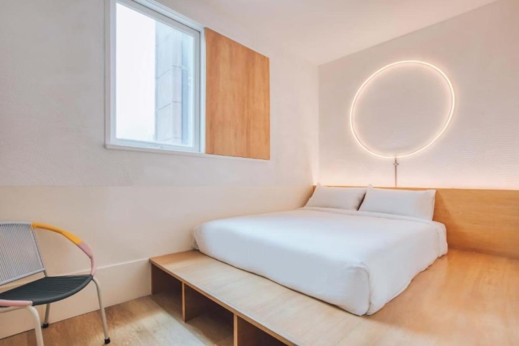 Double Crashpad with city view