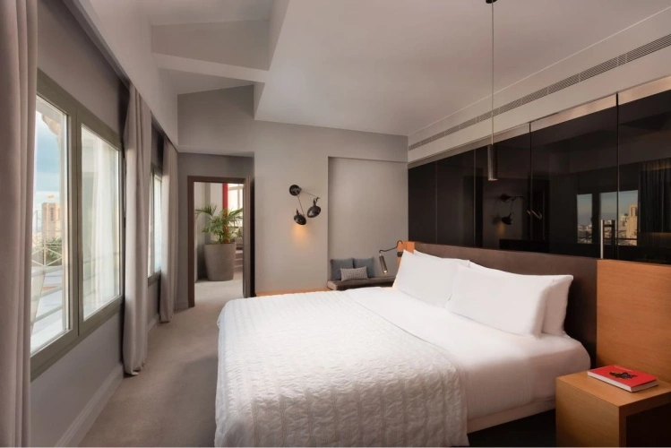 Panoramic Penthouse Top Floor Double Suite with city view