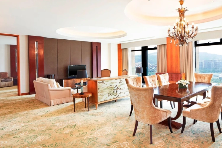 2 Bedrooms Large Executive Lounge Access Quadruple Suite