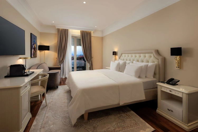 Double Junior Suite with lake view