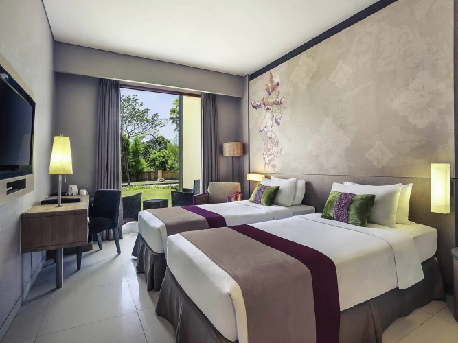 Deluxe with Terrace Twin room with pool view