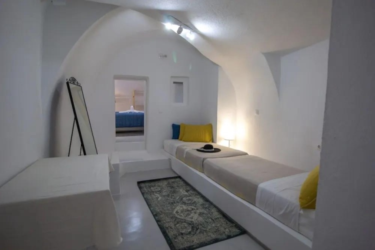 Ariadni Cave House Volcano View