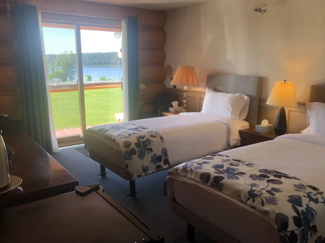 Senior Special Twin room with lake view