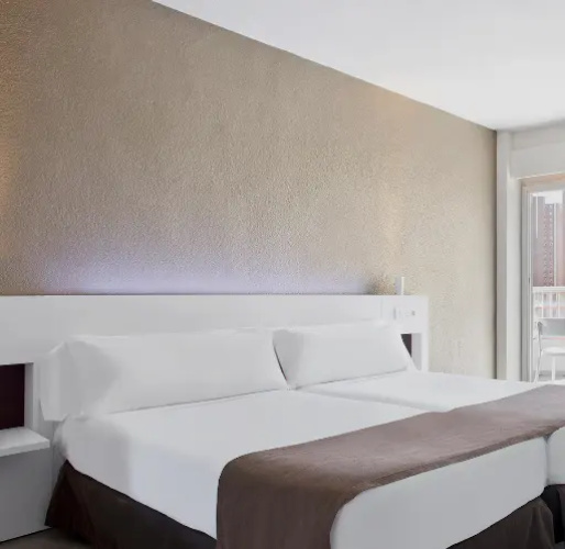 Pelicanos Family Twin room with balcony