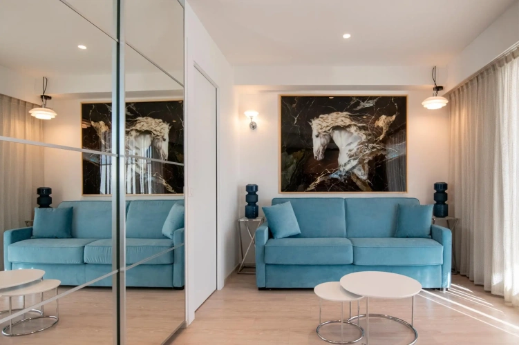 Penthouse Studio