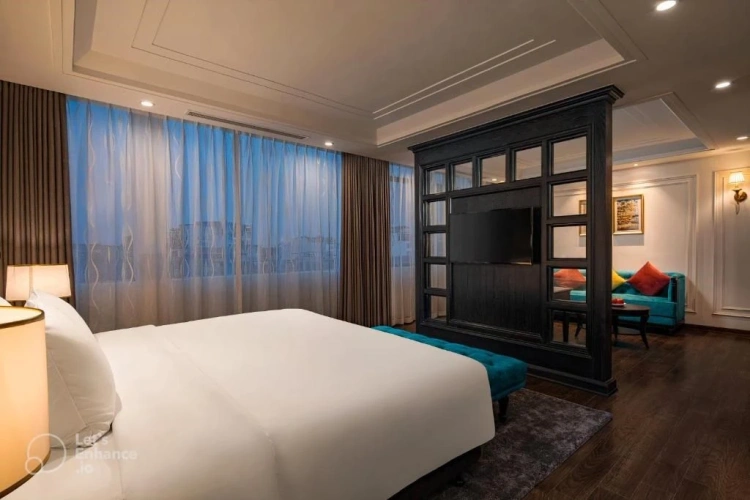 Suite with city view