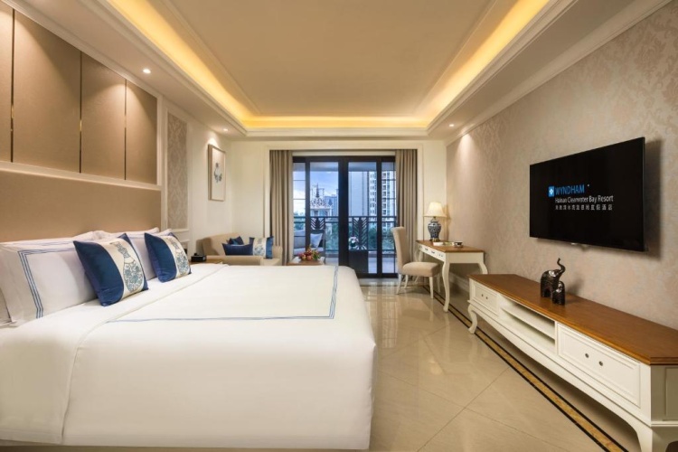 Deluxe Double room with city view