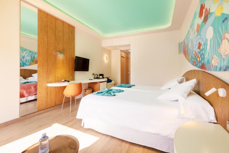 Twin room with balcony
