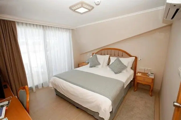Double Attic Suite with partial sea view