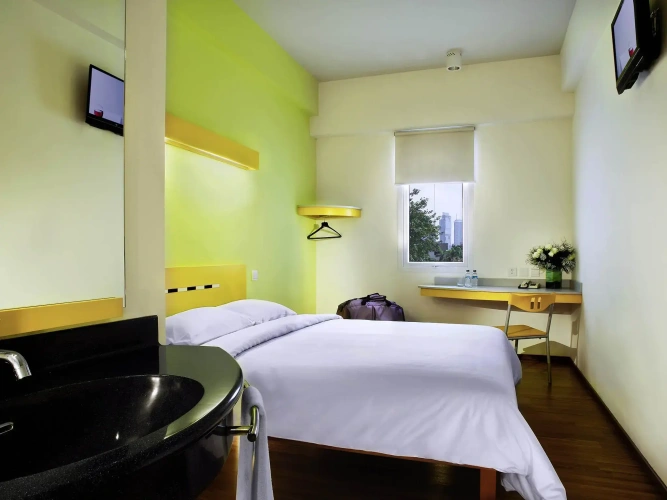 Standard Double room with city view