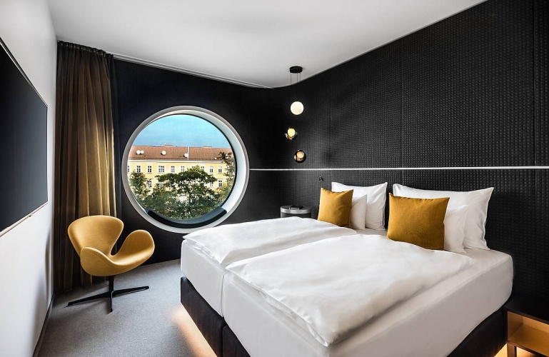Double room with city view