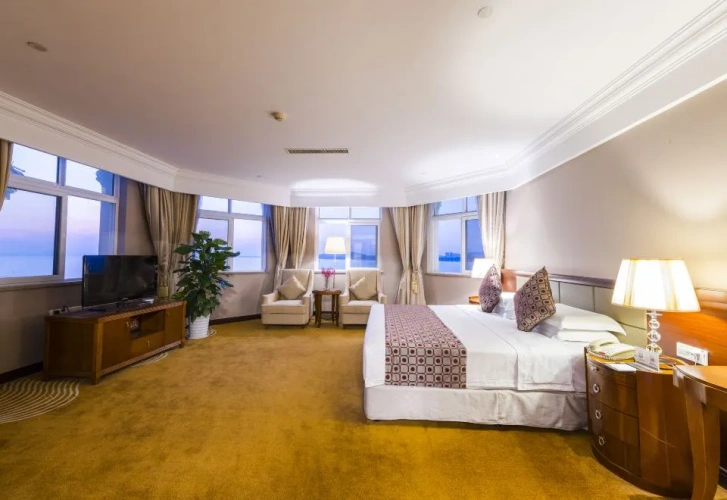 Deluxe Double Suite with lake view