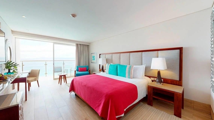 Royal Deluxe room oceanfront