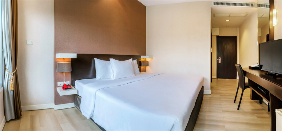 Deluxe Double room with pool view upper floor