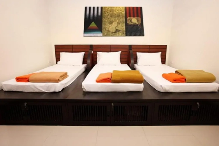Standard Triple (3 Futons) room