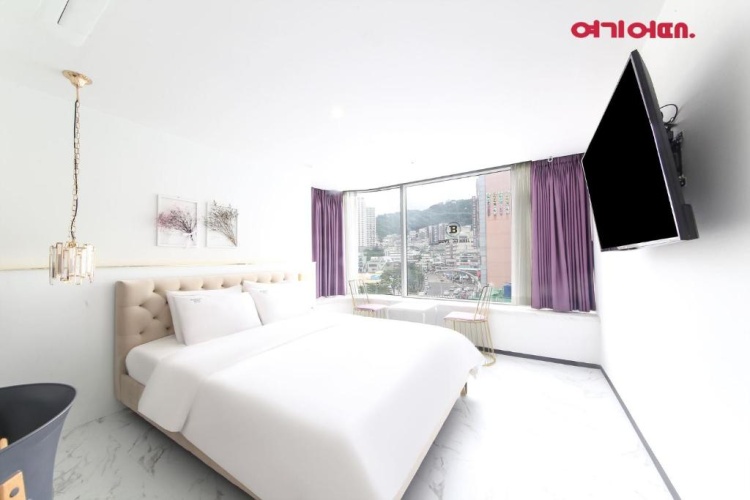 Deluxe Double room with partial view