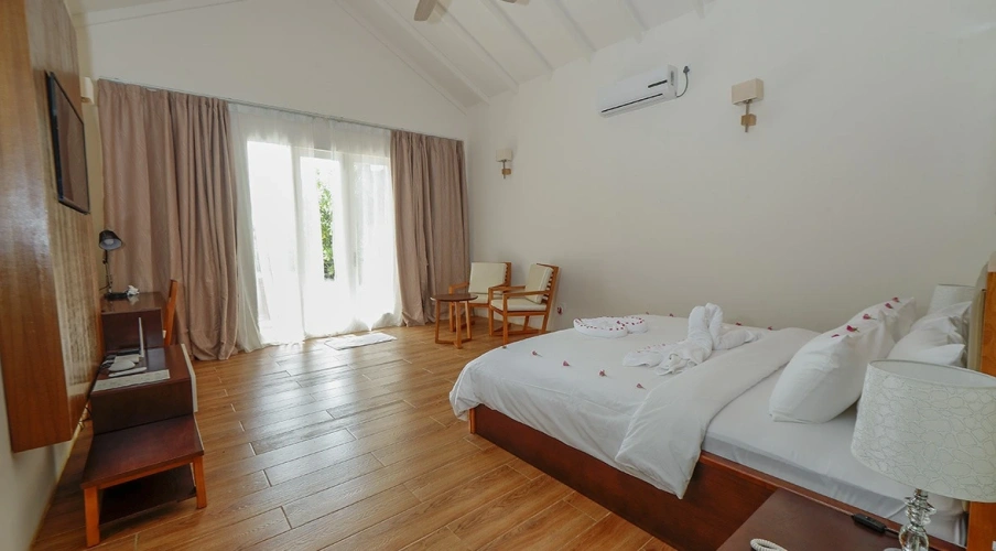 Deluxe Beach Bungalow