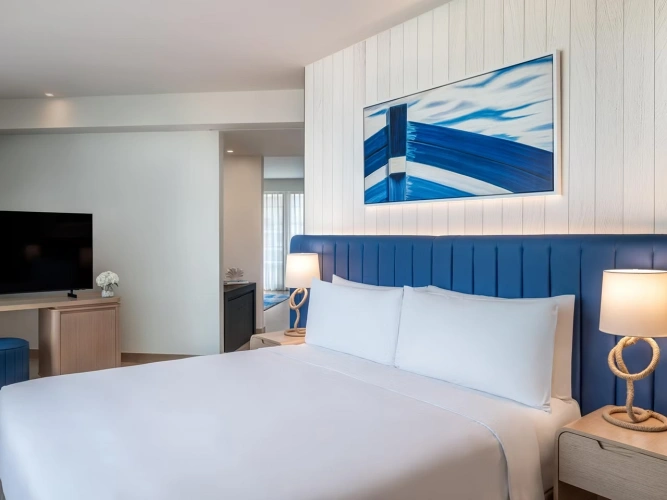 1 Bedroom Double Suite with balcony and with Plaza View