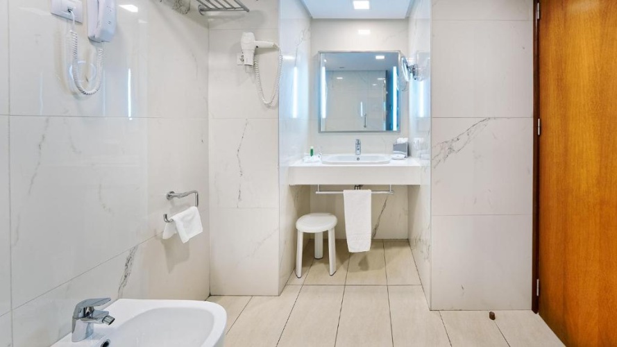 Bull Hotel Reina Isabel & Spa photo 17