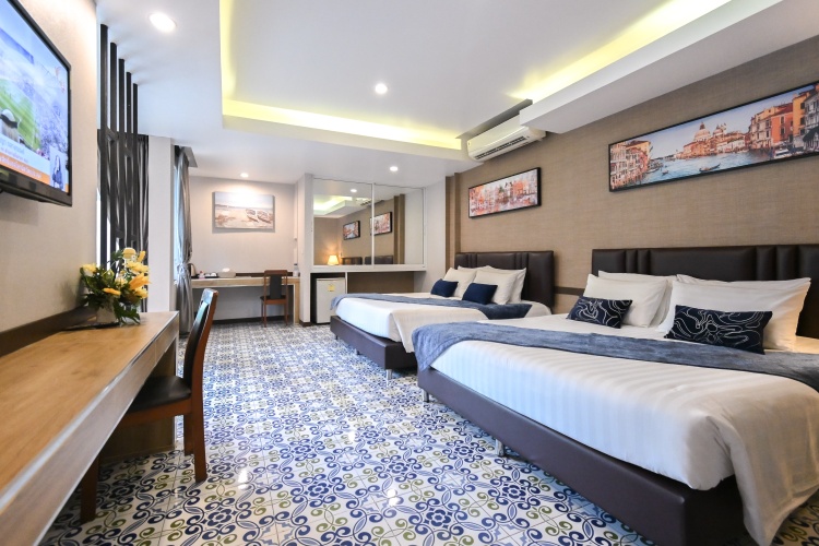 Quadruple Family Suite
