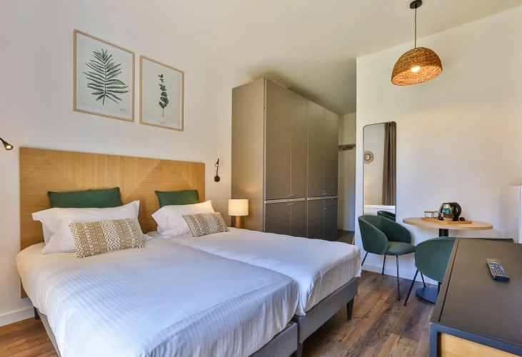 Courtyard/Parking Side Twin room