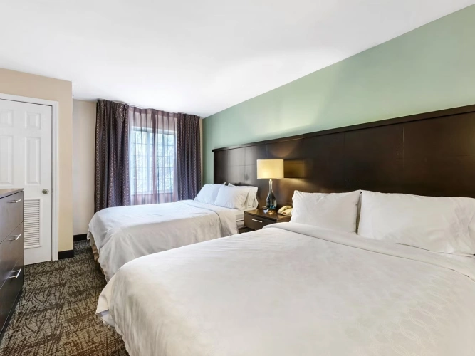 2 Bedrooms Sextuple Suite