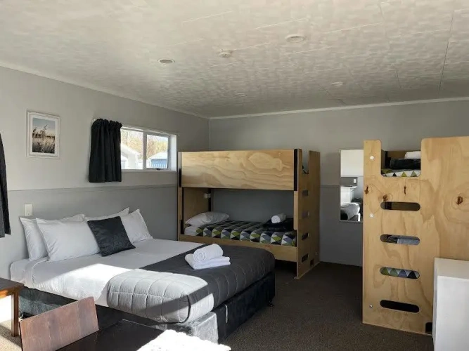 Deluxe Sextuple Cabin