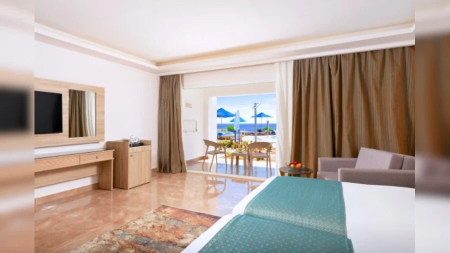 Deluxe Double room with pool view