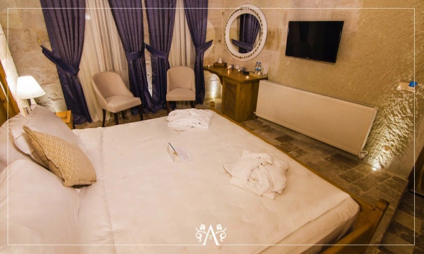 Premium Honeymoon Double Cave Suite