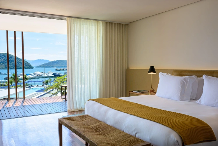 Double Suite with balcony and with partial sea view