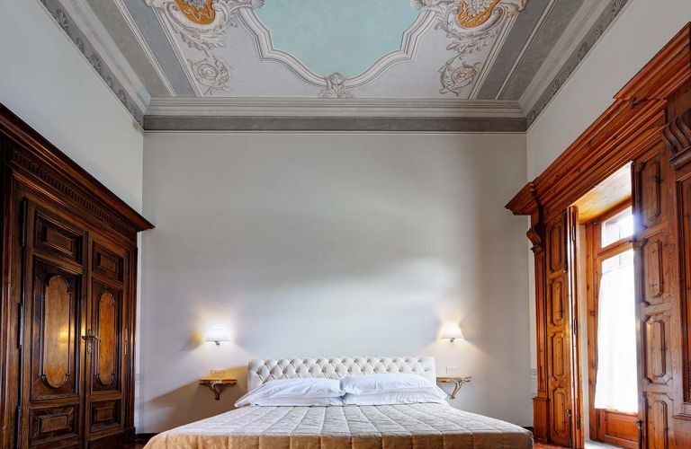 Noble Floor room