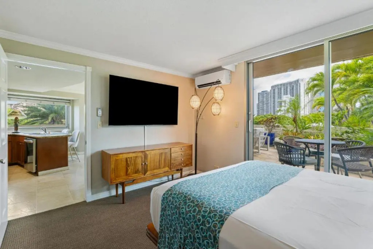 Luana Waikiki Hotel & Suites photo 8