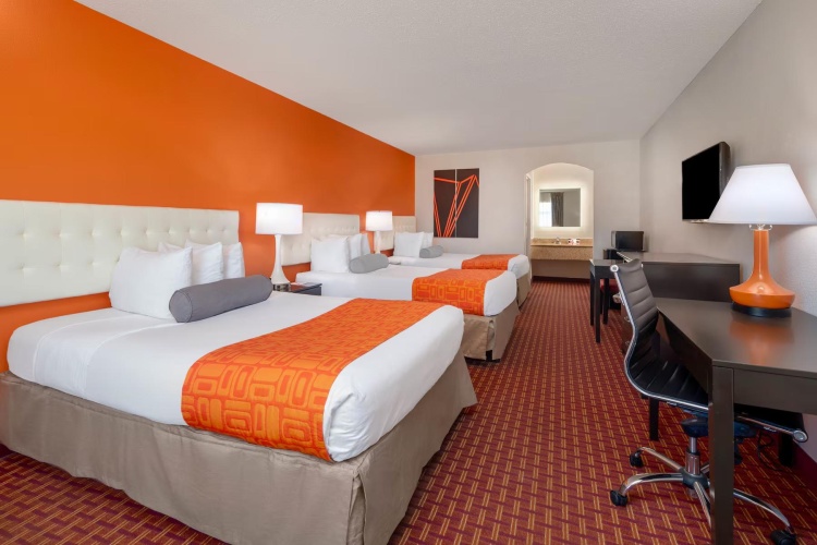 3 Double Beds room