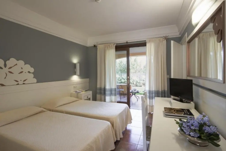 Standard Twin room with garden view