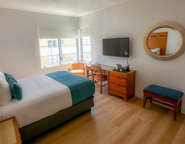 Double room with partial ocean view