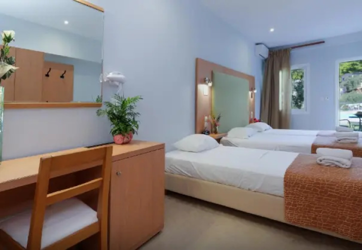 Standard Triple room