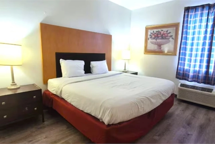 Suite with Jacuzzi Tub