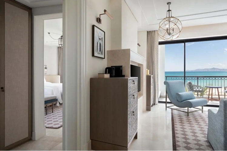 2 Bedrooms St. Regis Quadruple Family Suite with sea view