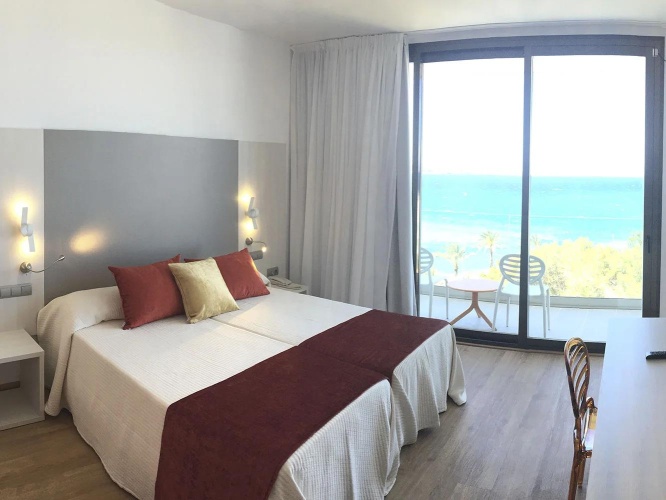Standard Twin room with sea view