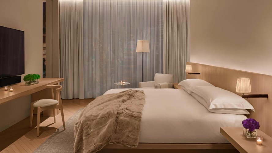 3 Bedrooms Times Square View Family Quadruple Penthouse Suite with river view