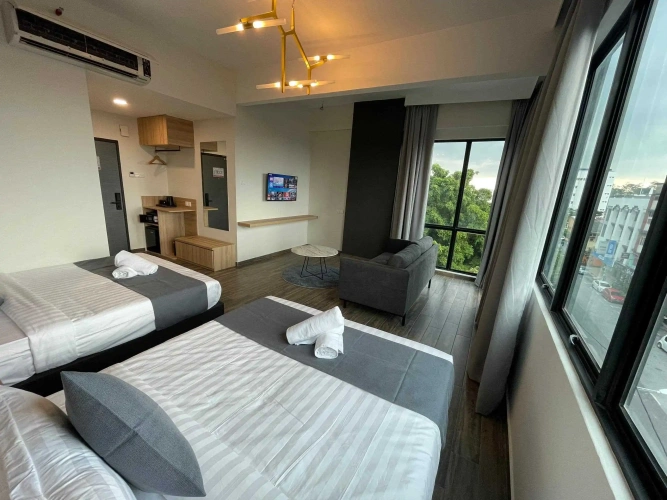 Plaza Suite