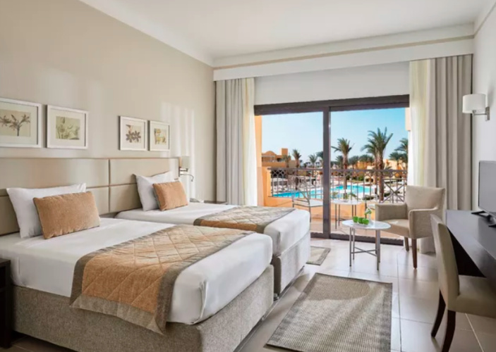 Deluxe Twin room with pool view