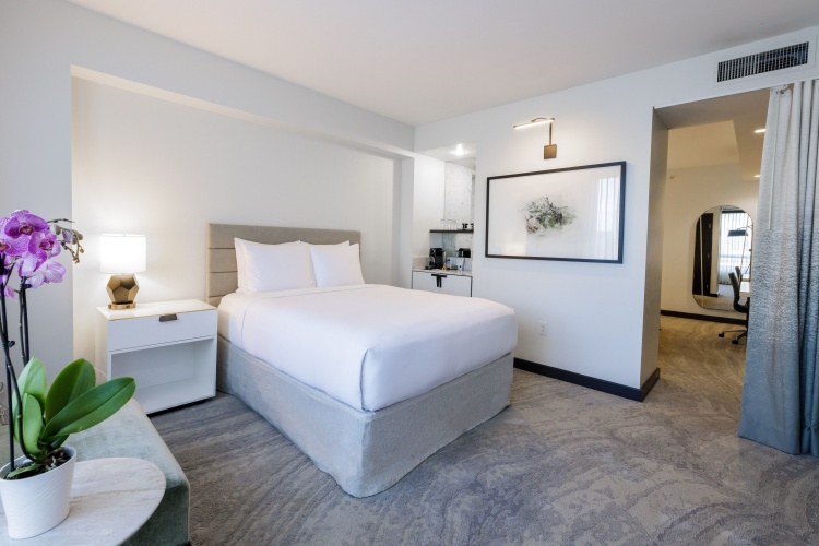 Grand Double Corner Junior Suite with water view