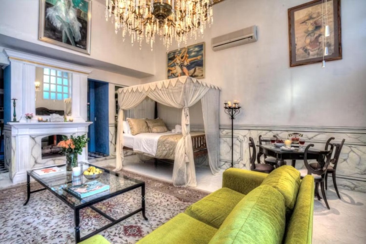 Carlotta Suite
