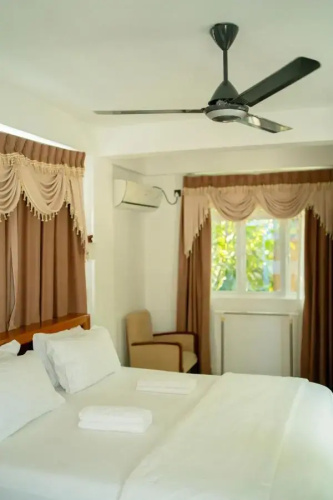 Tropical Biosphere Hotel
