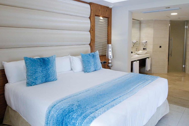 Swim Up Club Mirage Suite with Outdoor Jacuzzi 18+